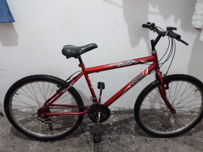 Bicicleta cairu semi nova com marchas aro 26 zap *44