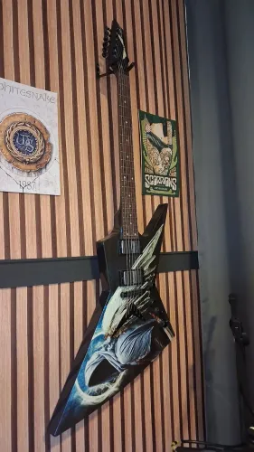 Guitarra Explorer Dean Dave Mustaine