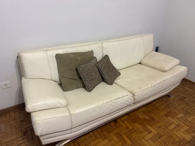 Sofa em couro branco