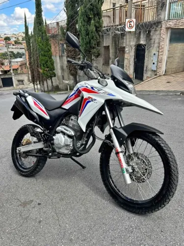 XRE 300 FILÉ