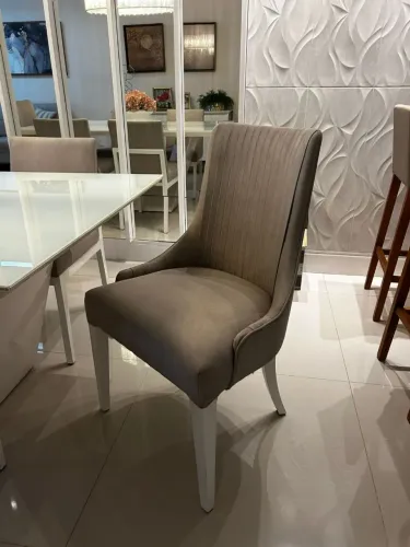 Mesa de jantar em Laca com tampo de bidro e 6 cadeiras 