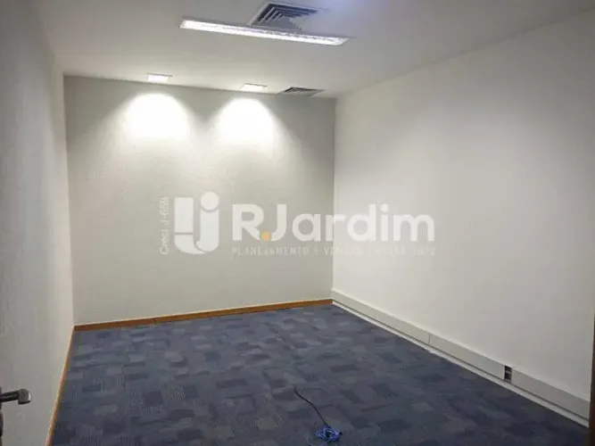 Salão Comercial para alugar com 177 m² no Centro RJ