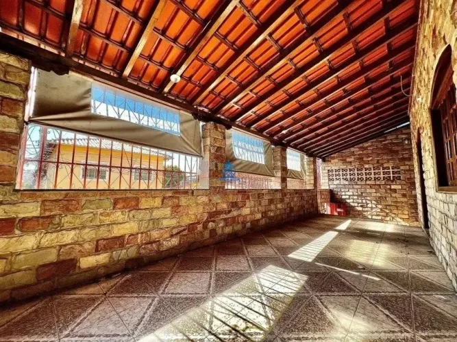 Casa a Venda, 5 quartos, 2 suítes