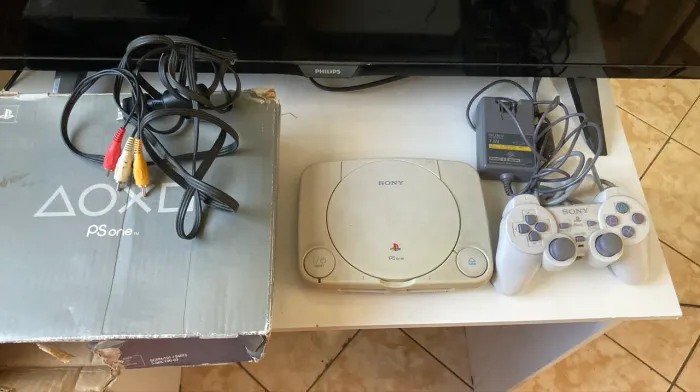 PS One Original Completo na Caixa + Controle Original + Fonte + Cabo AV