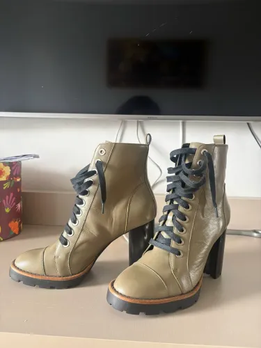 Bota couro Carrano nova