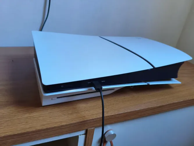 PS5 Slim com Leitor de Disco - 2 Controles