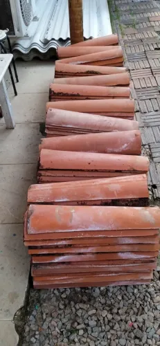 Telhas de barro usadas 0,65 a unidade