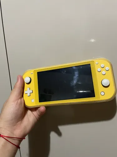 Nintendo Switch Lite Amarelo Completo na Caixa - Película e Capa - Excelente Estado