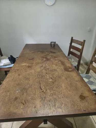 Mesa de madeira maciça enorme