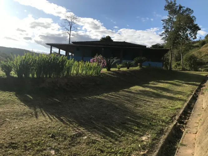 Excelente Sítio à Venda em São José - Conforto, Espaço e Natureza