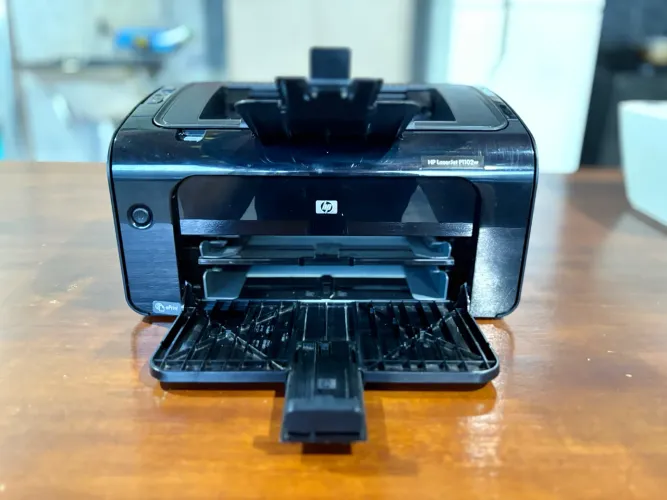 Impressora HP LaserJet Pro P1102w com Wi-Fi 110v (com transformador)