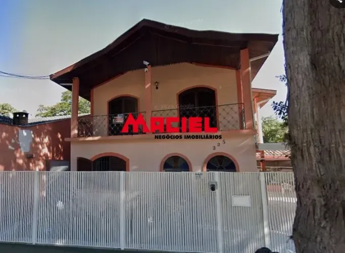 Amplo sobrado em avenida movimentada na zona sul! 5 dormitórios (2 suítes), área gourmet,