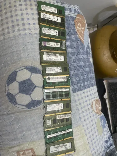 Notebook 4 memória de 4gb sendo 1 ddr4, 3 ddr3 e e 8 de 2gb ddr3