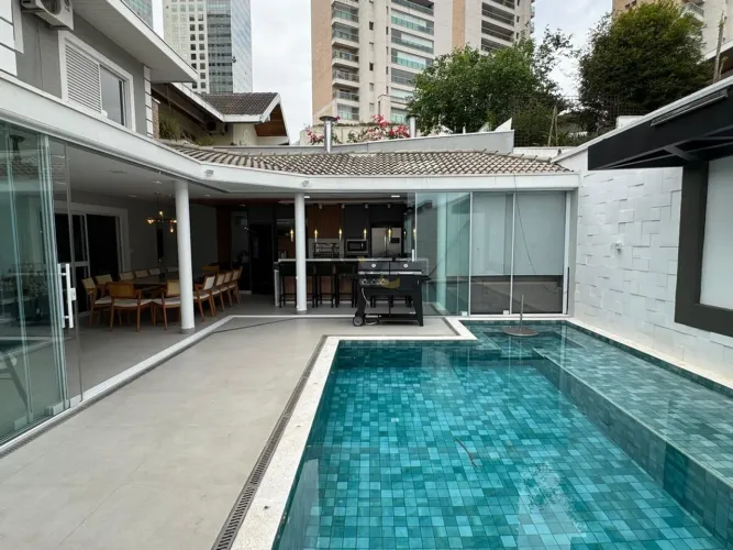 Casa com 4 suítes à venda no Condomínio Jardim das Colinas em São José dos Campos