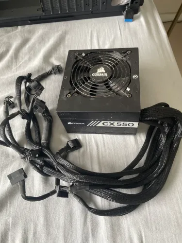 Fonte Corsair CX550 550W 80 Plus Bronze - Nova / Lacrada