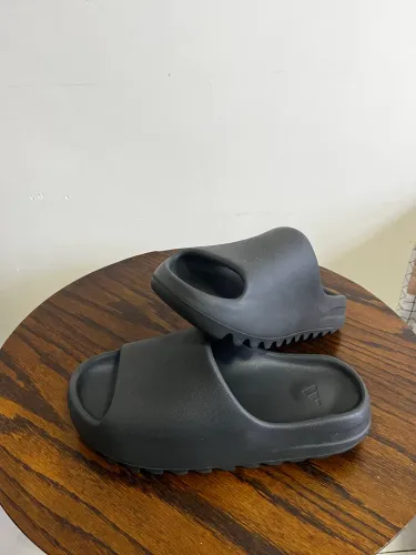 Yeezy Slide Dark Onyx Tam. 40 | Original | Pouco usado