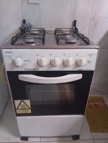 Fogão bem conservado 