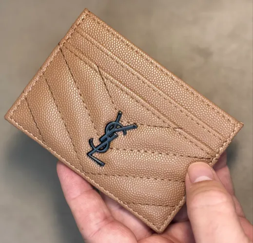 YSL NUDE LANÇAMENTO 2026 PORTA CARTÃO PREMIUM COURO CAVIAR MATELASSÊ