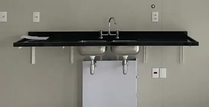 Pia Granito São Gabriel 2,00x0,65 novíssima) com Cuba dupla e torneira de Inox Monocomando