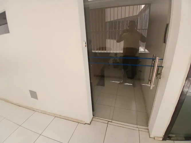 SALA COMERCIAL NO OVIEDO TEIXEIRA