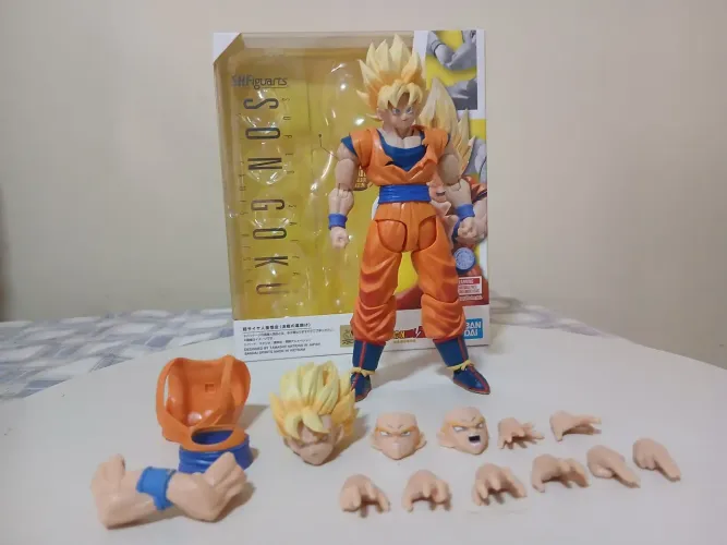Goku 4.0 SH Figuarts com Kit Custom