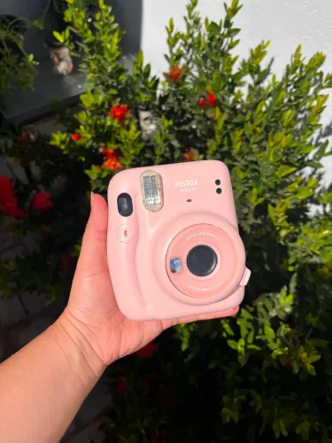 Instax Mini 11 Rosa + Bolsa Original de Transporte