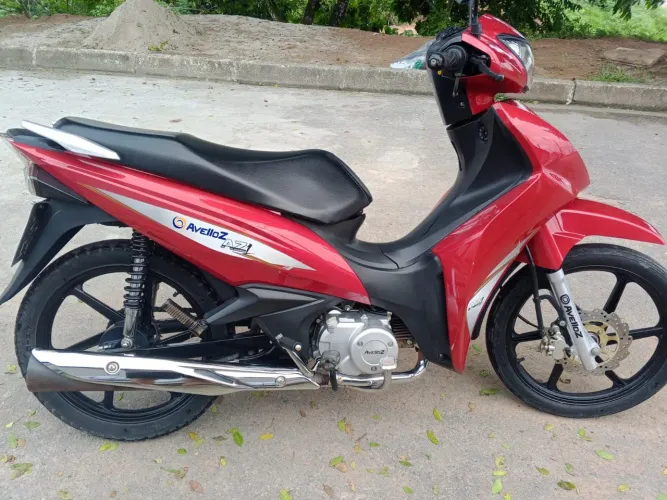 Vendo moto 50 toda em dias pronta pra transferir ano 2024 ou troco em algo do meu intere