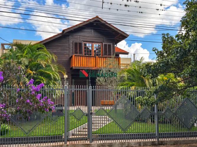 Casa à venda em Londrina, Parque Residencial Alcântara, com 1 suíte, com 240 m²