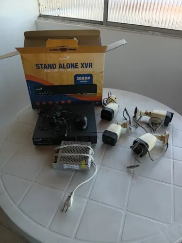 Kit DVR 4 canais + 4 câmeras
