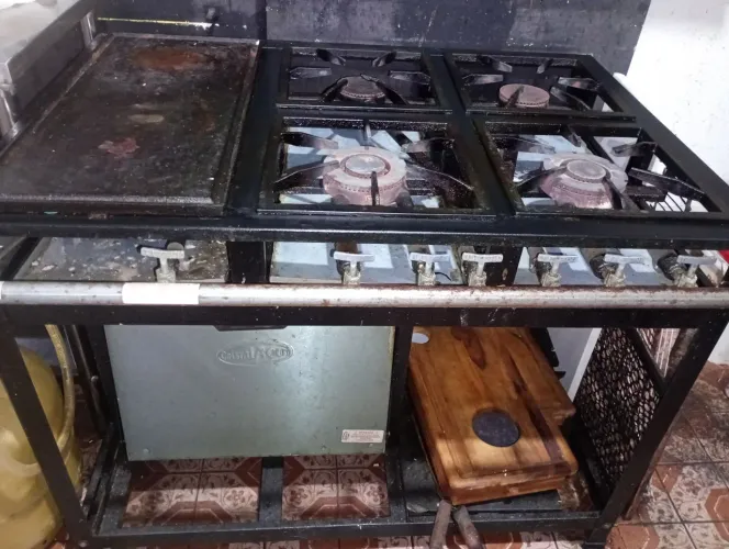 Fogão industrial 4 bocas com Chapa e forno CristalAço