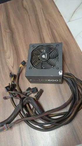 Fonte Corsair Cx Series Cx600 600w Black (defeito) liga mas as vezes trava o pc