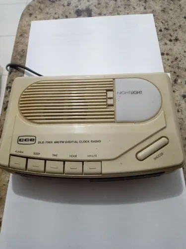 Rádio relógio alarme cce antigo