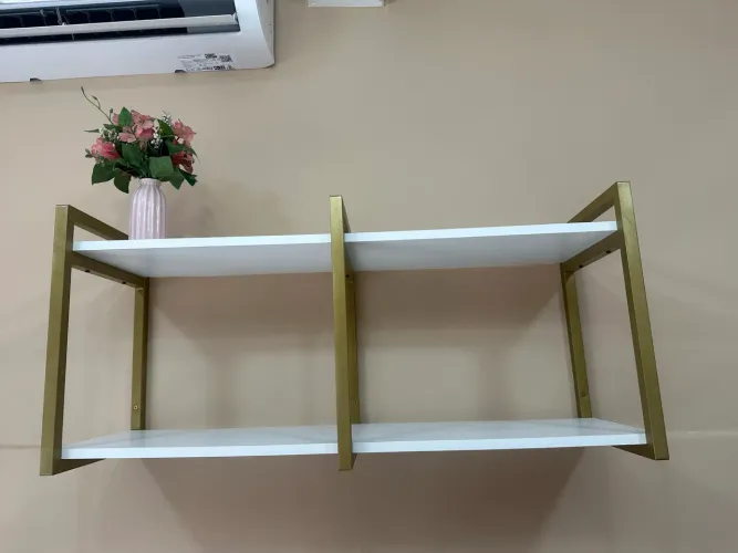 Nicho de parede industrial ferro dourado prateleira 90cm