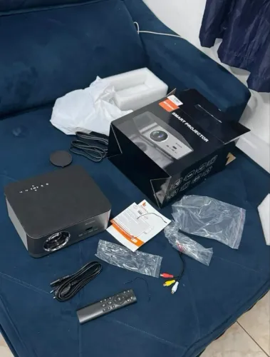 Vendo projetor Bettdow 8K FHD sem delay e controle com sensor