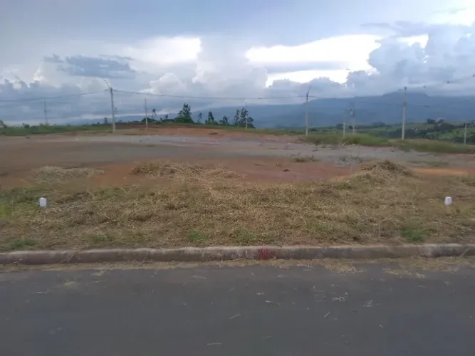 Terreno plano no Jardim das Figueiras, 160 m2 - melhor localização do residencial