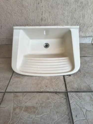 Tanque de Louça Branco para Lavanderia com Válvula e Mangueira - Excelente Estado