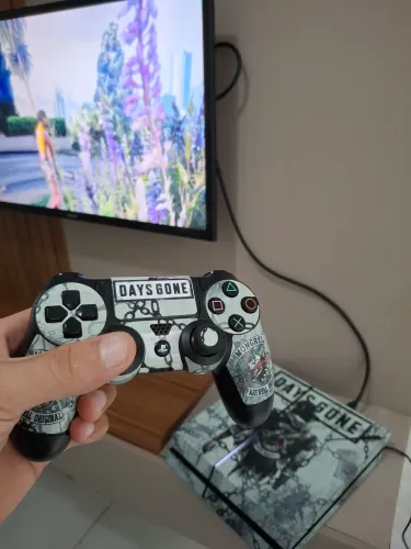 PS4 DESBLOQUEADO aparelho na melhor versão 9.0 com controle original e em excelente estado