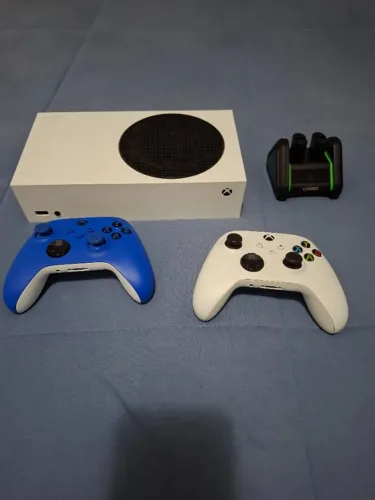 Xbox series s 2020 com 2 controles