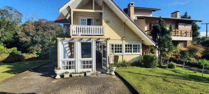 Casa com 208m² privativos no Condomínio Quinta da Serra, Centro de Canela