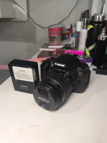 Canon T4I tela retrátil carregador e bateria lente EFS 18 55