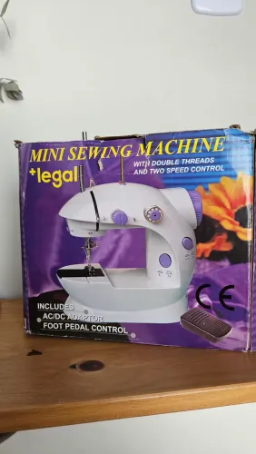 Mini máquina de costura