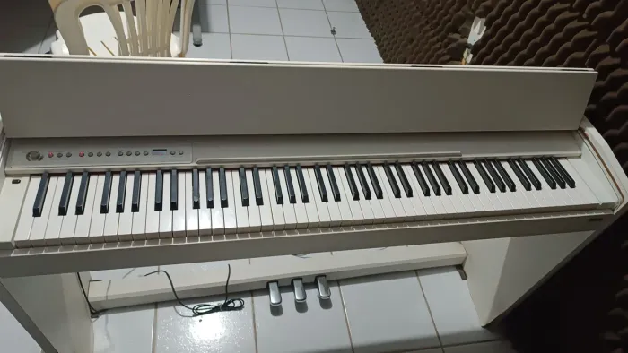 Piano Roland