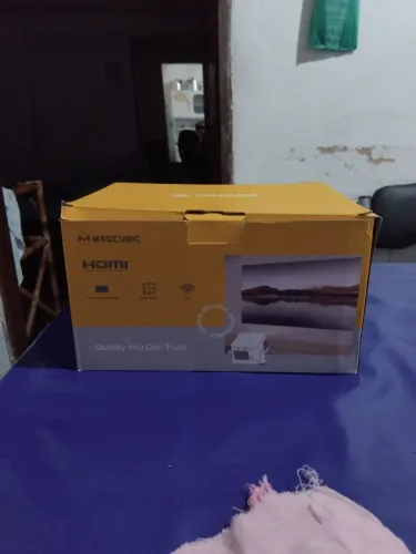 Projetor Hy350 GT foco automático estado de novo,pôr 600,00 na rua Bento Cândido 741 SG.