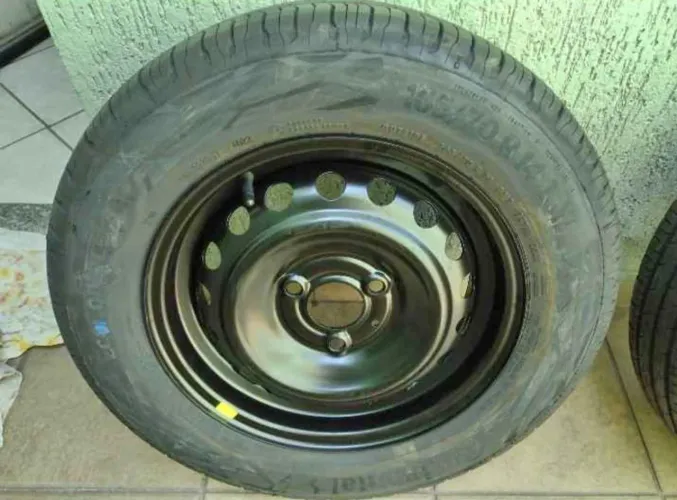 Roda e pneu estepe kwid 