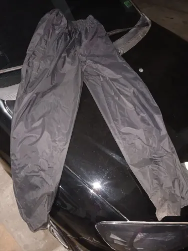 Capa de chuva, luvas e botas feminino tamanho M, para motociclista! Excelente estado!!!