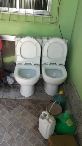 Vasos sanitário 400 reais os 2 cada um 200