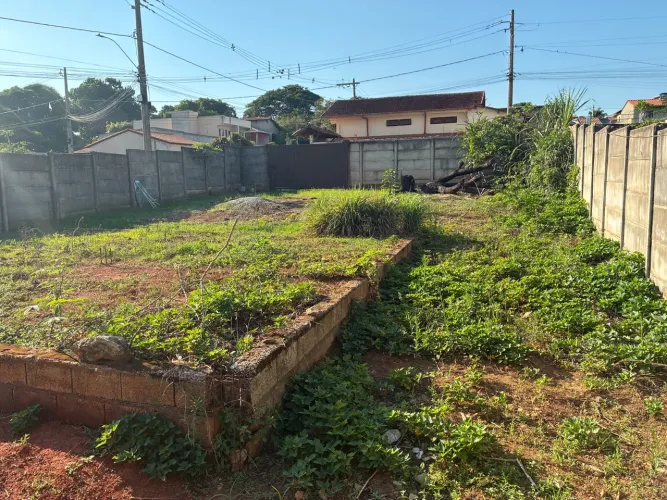 Vendo lote murado ,na vila Suzana esquina para duas ruas!