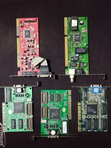 Placa de vídeo antiga PCI Trident