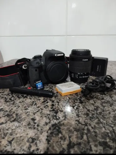 Canon t5i + lente 18-55 + cartão de memória 8 GB + canetinha limpa lente (-6k de cliques)