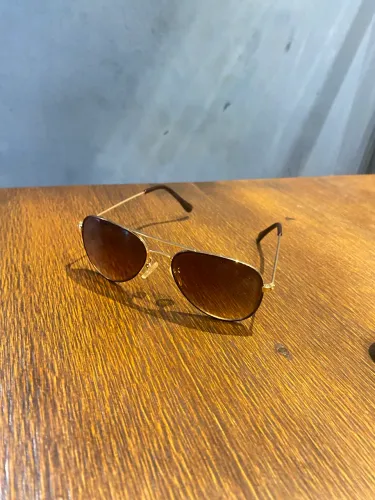 óculos de sol usado usado uma vez !!